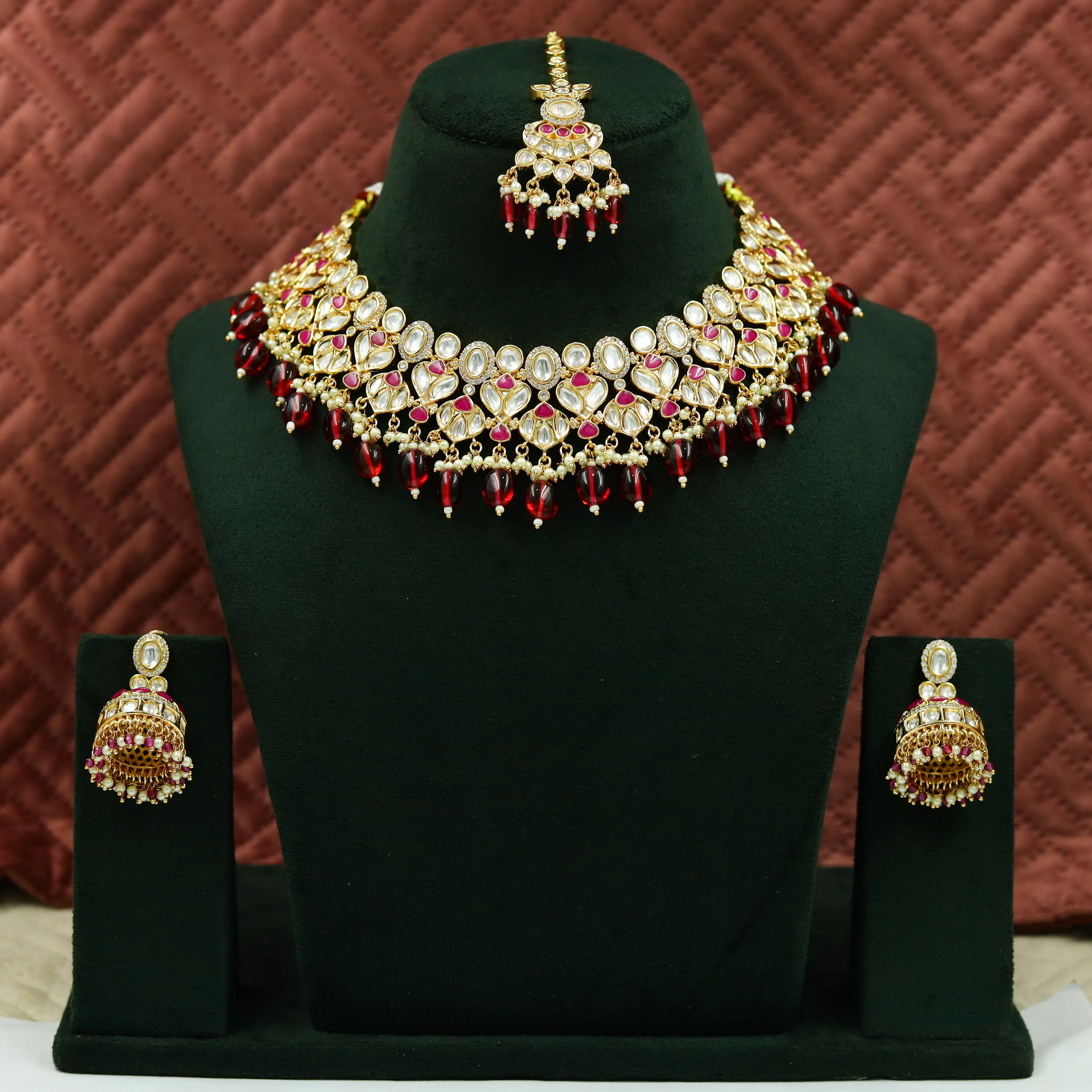 Round Neck Kundan Necklace Set 12172-28