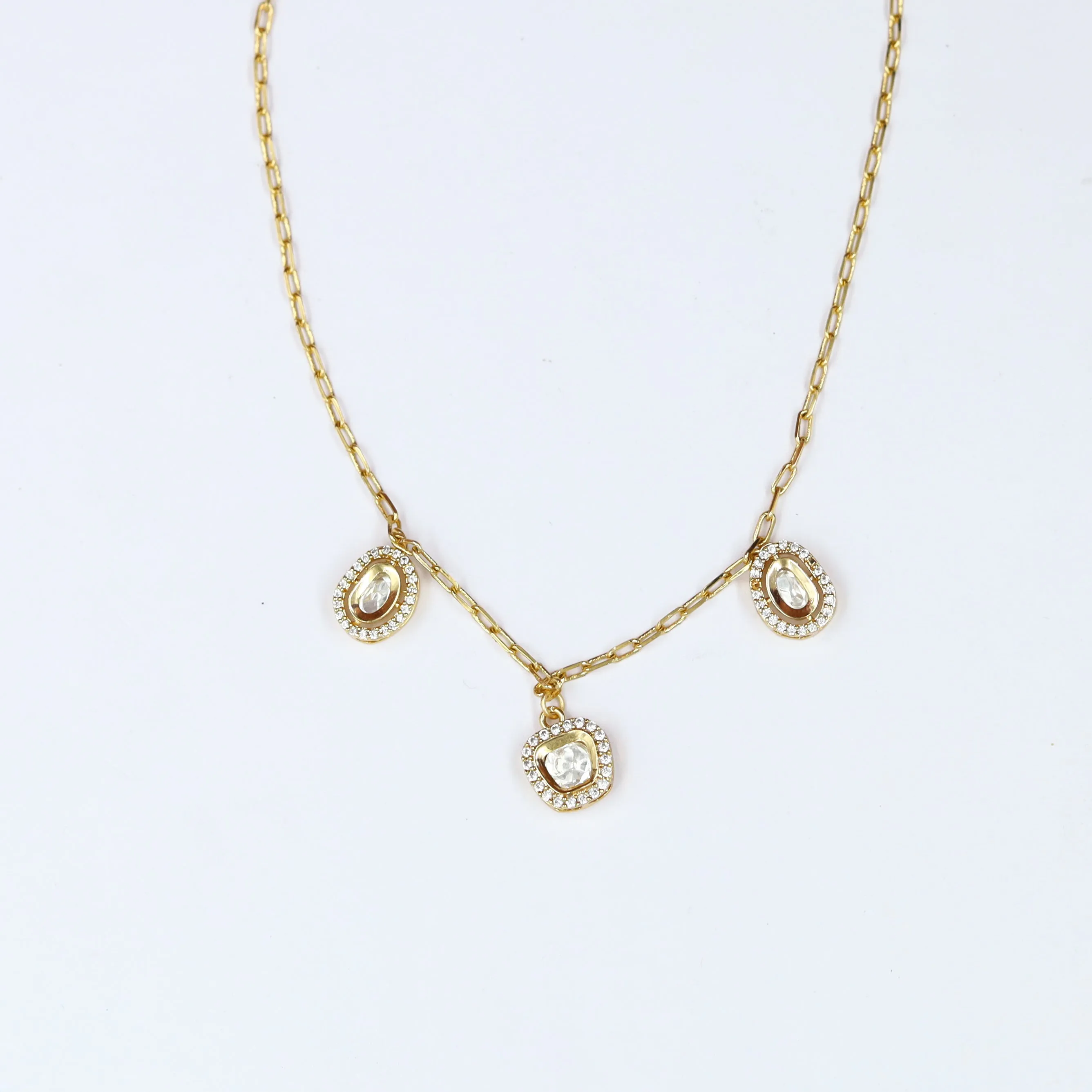 Round Neck Kundan Necklace Set 13354-21